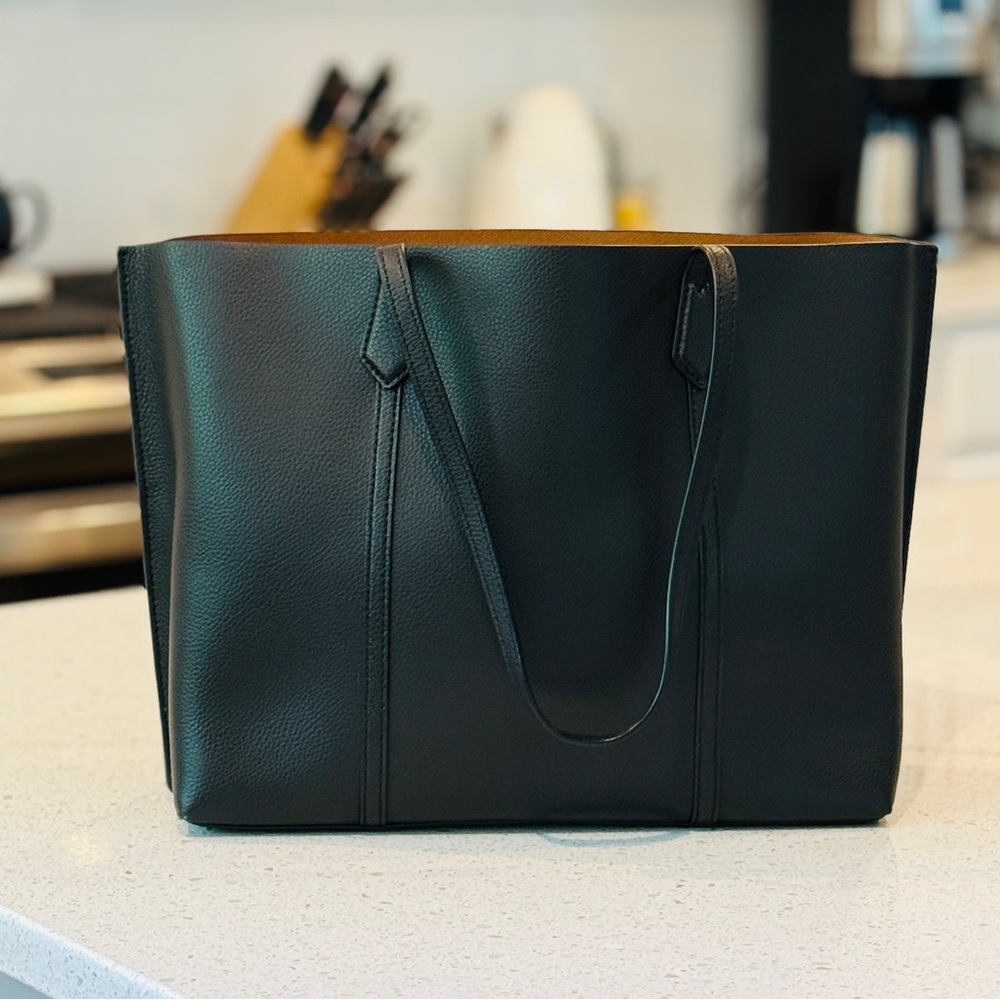 Tory Burch Black Tote 1.99 shipping until 5/13 - Picture 3 of 15